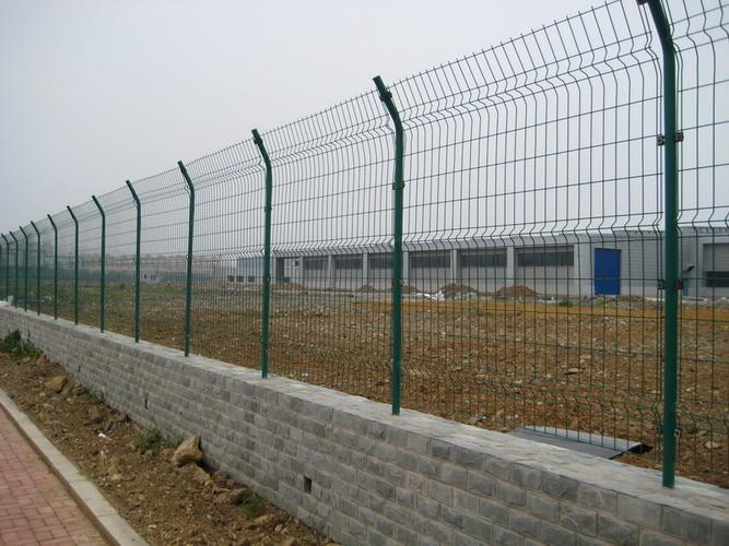 卖家 安防用品 其他安防产品 >护栏网,隔离栅生产厂家 点击查看大图